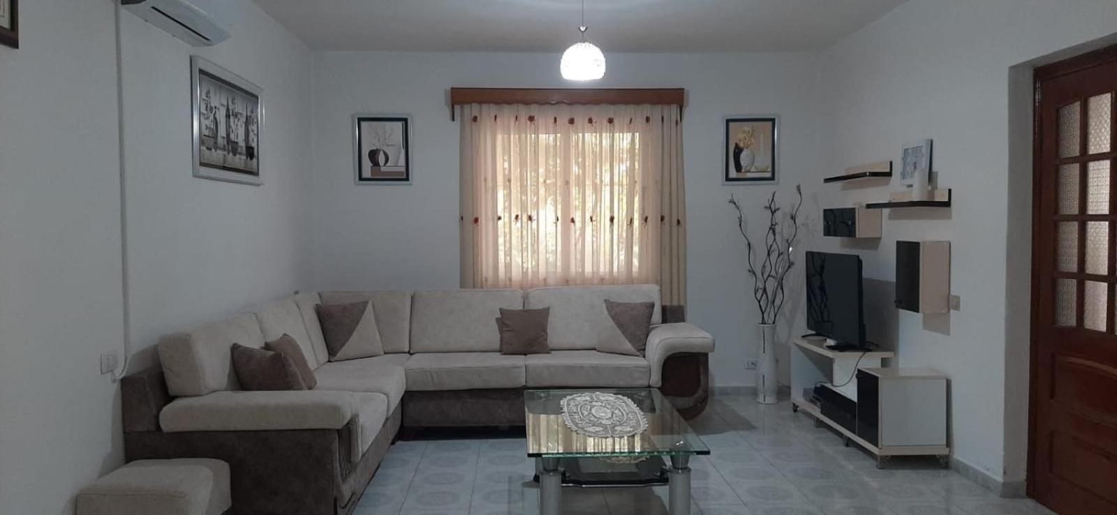 House 28 * Orikum